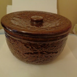 Vintage Chocolate Brown Grape with Grape leaves 6-5/*8&quot; Covered Container (Cheese?). Base Measures 3-1/2&quot; High. Great Undamaged Condition!