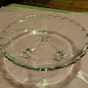 Bon Bon de 7-1/8&quot; con 3 patas y diseño Century de Fostoria