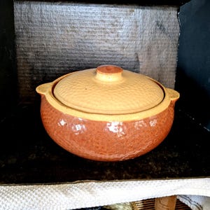 Olla para frijoles con tapa KLA-Hammr'd 43-12 de aproximadamente 1940. En perfecto estado. Ver descripción INV#1400-1.