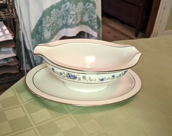 1969-82 Noritake NORMA Porzellan 7-3/4" Sauciere mit Unterteller. Wie neu!! Unbeschädigt, keine Gebrauchsspuren. Siehe andere Lose, dieses Muster. INV#1761G