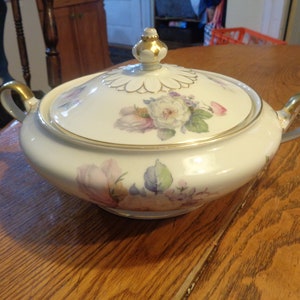 Mid-Century Rosenthal Continental Ivory (Bavaria) Covered 8-1/2&quot; Serving Bowl. Beautiful Condition. White & Pink Flowers. Gold Trim INV#0590