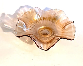 Bombón Fenton Light Marigold STIPPLED RAYS de cristal Carnival de 15,5 cm (6-1/8") con base poco profunda. INV1456C