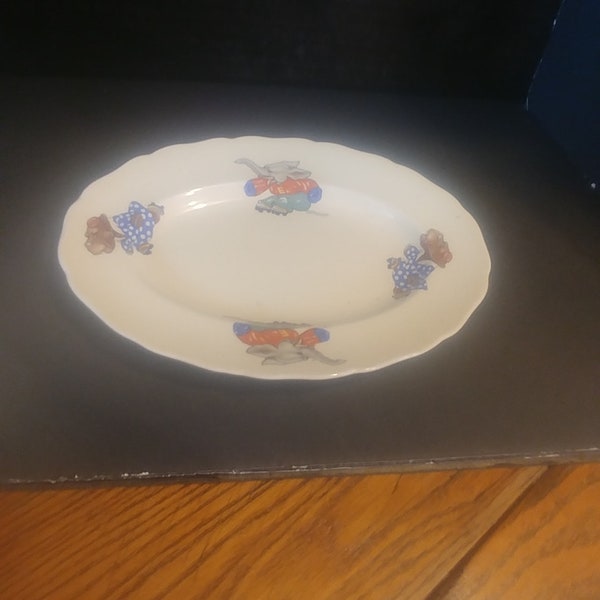 Circa 1940's Canonsburg Pottery 8-5/8" Children's Platter, Keyston Shape. Elephants and Hippos. Undamaged. INV#0971