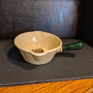 Circa 1950-82 Mettlox Poppytrail Homestead Provincial 6-1/2&quot; Handled Gravy Boat. Un damaged. INV#0824