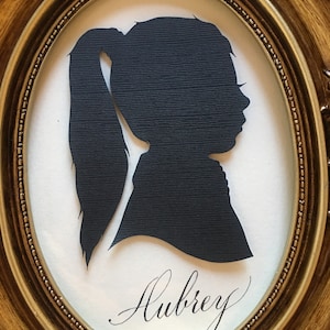 Oval Framed Custom Hand Cut Silhouette Portrait Personalize Family Portrait Table Standing Oval Frame Silhouette Picture Fine Art Portrait