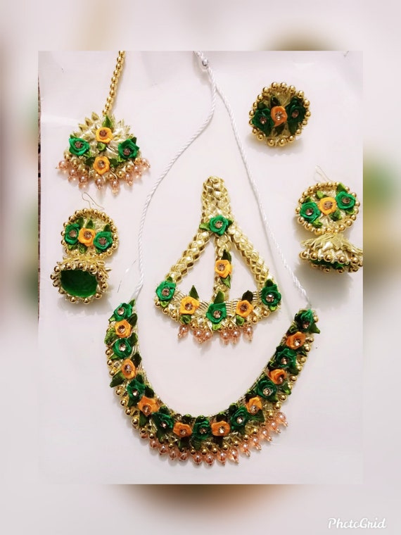 Jewellery For Mehndi Function: Online Jewellery Stores For Quirky And Fun Mehndi  Jewellery