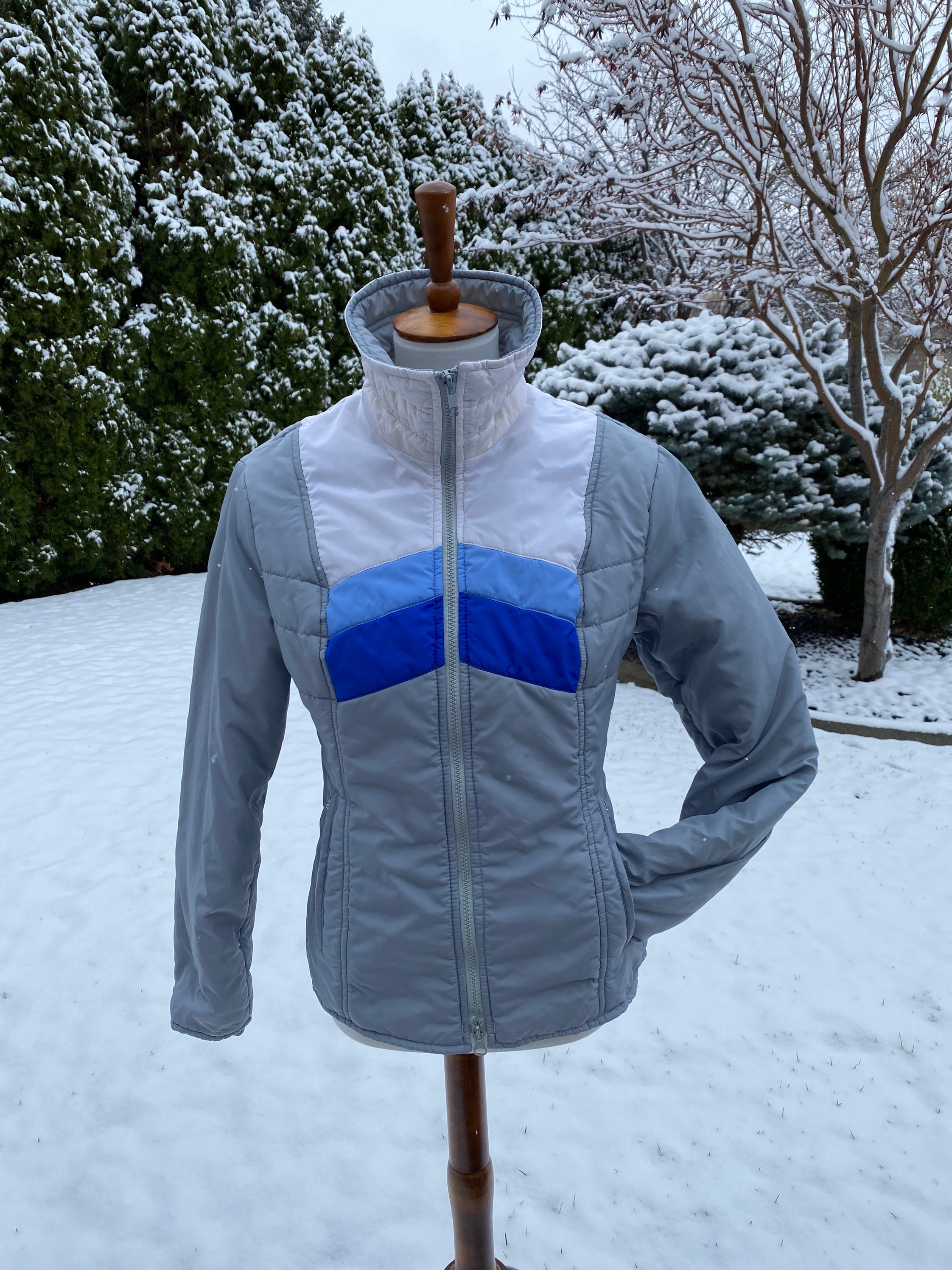 Vintage 80s Woman's Fitted Gray, Blue and White Ski BY