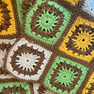 Handmade Vintage 70s Boho Granny Square Afghan 30x56