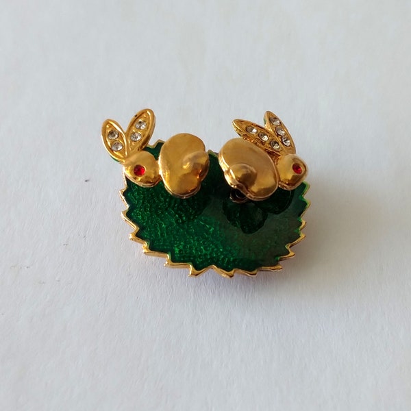 Bunny Rabbit Trembler Brooch, Gold Rhinestone Rabbits Green Enamel Bunny Rabbits in Grass Brooch