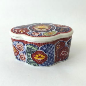 Vintage Imari Style Porcelain Trinket Box Marked A-Crown Mark, Hand Painted Floral Porcelain Oriental Trinket Box, Scalloped Shaped Box,