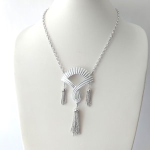 Vintage Sarah Coventry Silver Tassel Pendant Necklace: Mid Century Modern Fanfare