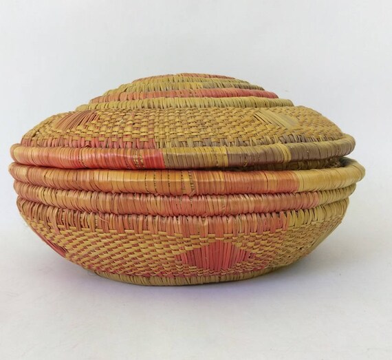 Vintage Coil Woven Basket With Lid Pattern Round Lidded Image 0