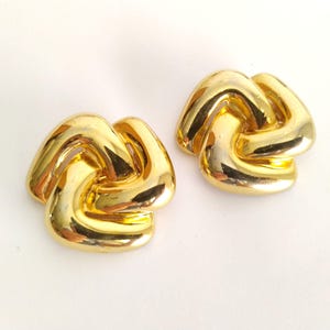 Signed TAT Modernist Gold Tone Love Knot Clip On Earrings Gold Chunky Triangle Bold Retro