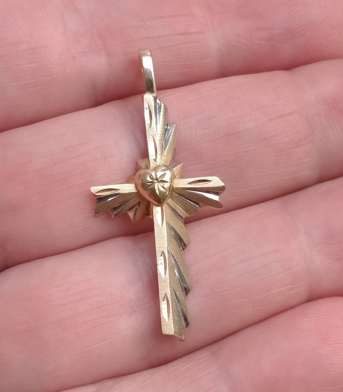 Pendentif croix en or massif 14k dimension diamant coupé croix