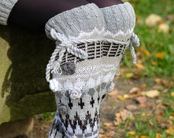 Chaussettes hautes en laine et fil acrylique, chaussettes tricotées à la main, chaussettes hautes, chaussettes grises faites main, chaussettes uniques pour femmes, chaussettes hippie