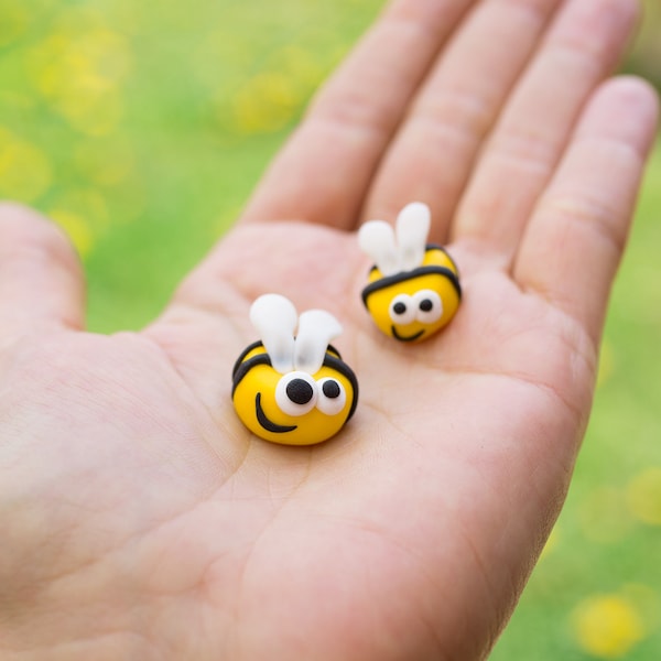 Aimant d’abeille, Abeille aimantée faite à la main, Aimant mignon en argile polymère, Petite décoration de cuisine, Aimant fimo fait main