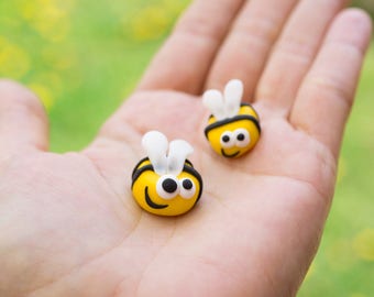 Bee magnet, Handmade magnet bee, Cute polymer clay magnet, Little kitchen decoration, Handmade fimo magnet