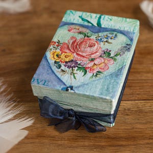 Decoupaged box for jewellery or gift, Romantic box, Decoupaged handmade paper box, Ring box, Engagement box