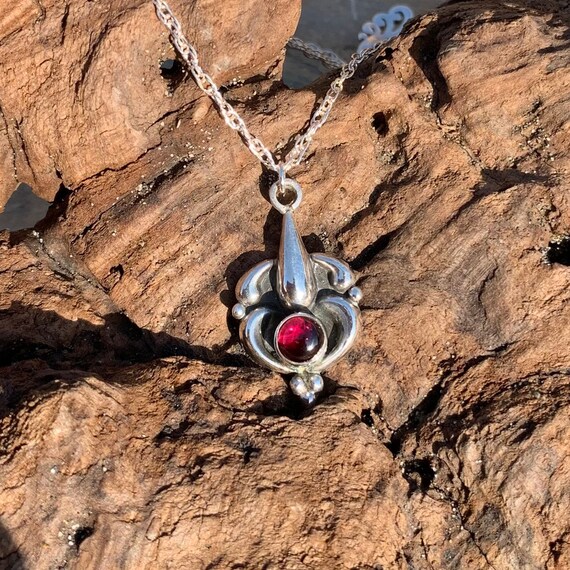 Vintage garnet pendant sale