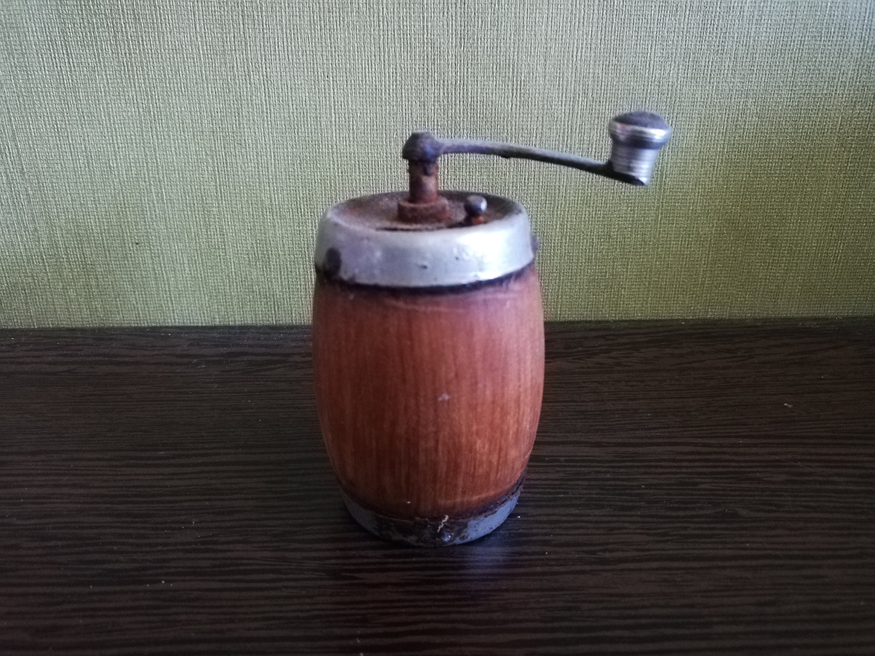 Wooden Hand Crank Grinder Pepper Mill – Italian Cookshop Ltd