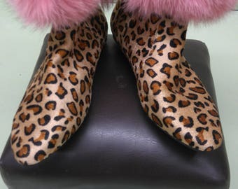 Stivali Inverno 2023: animalier come Martina Colombari sono top