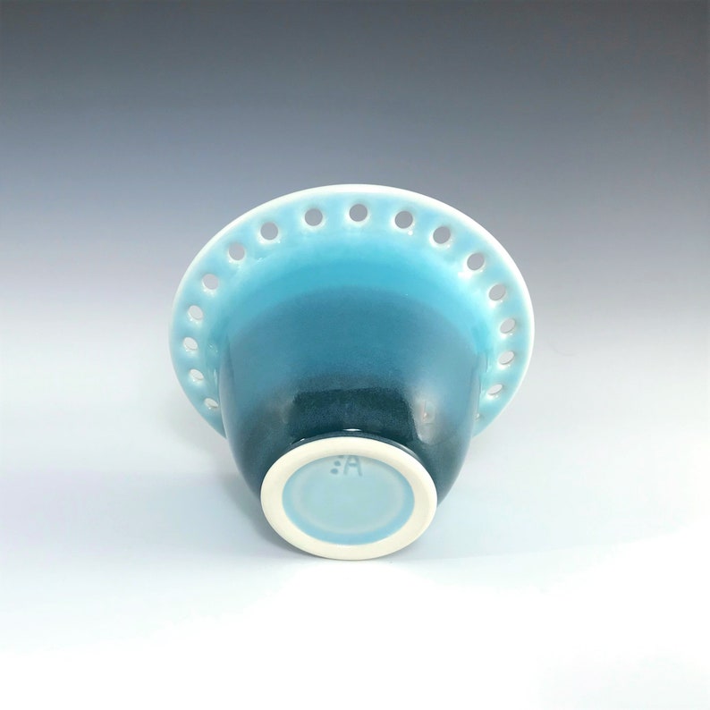 Ceramic Earring Holder, Teal Earring Bowl, Porcelain Jewelry Holder, Pottery Earring Dish Bild 5
