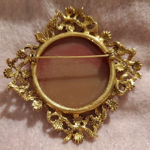 Vintage cameo brooch - image 4