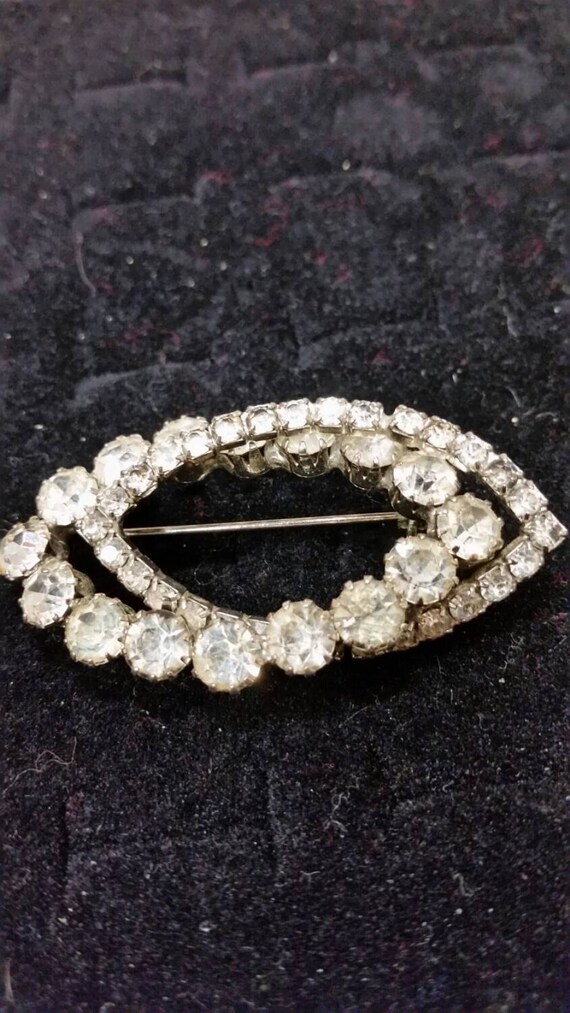 Vintage brooch oval Gem