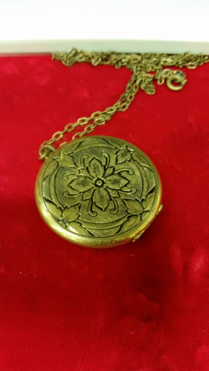 Vintage flower case large locket
