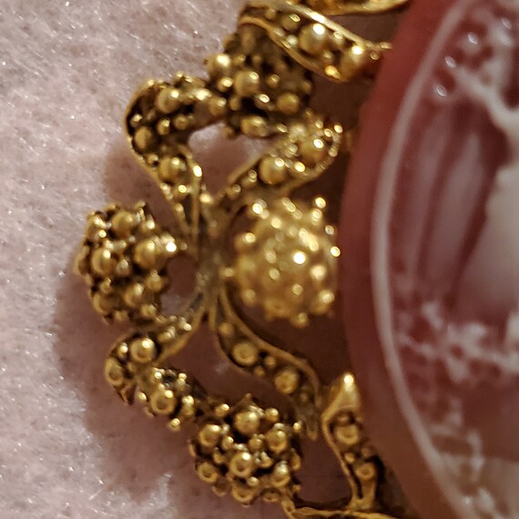 Vintage cameo brooch - image 3