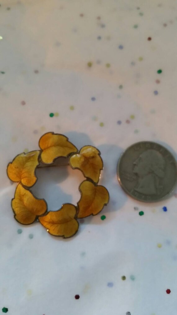 Yellow gold enamel leaf brooch - image 3
