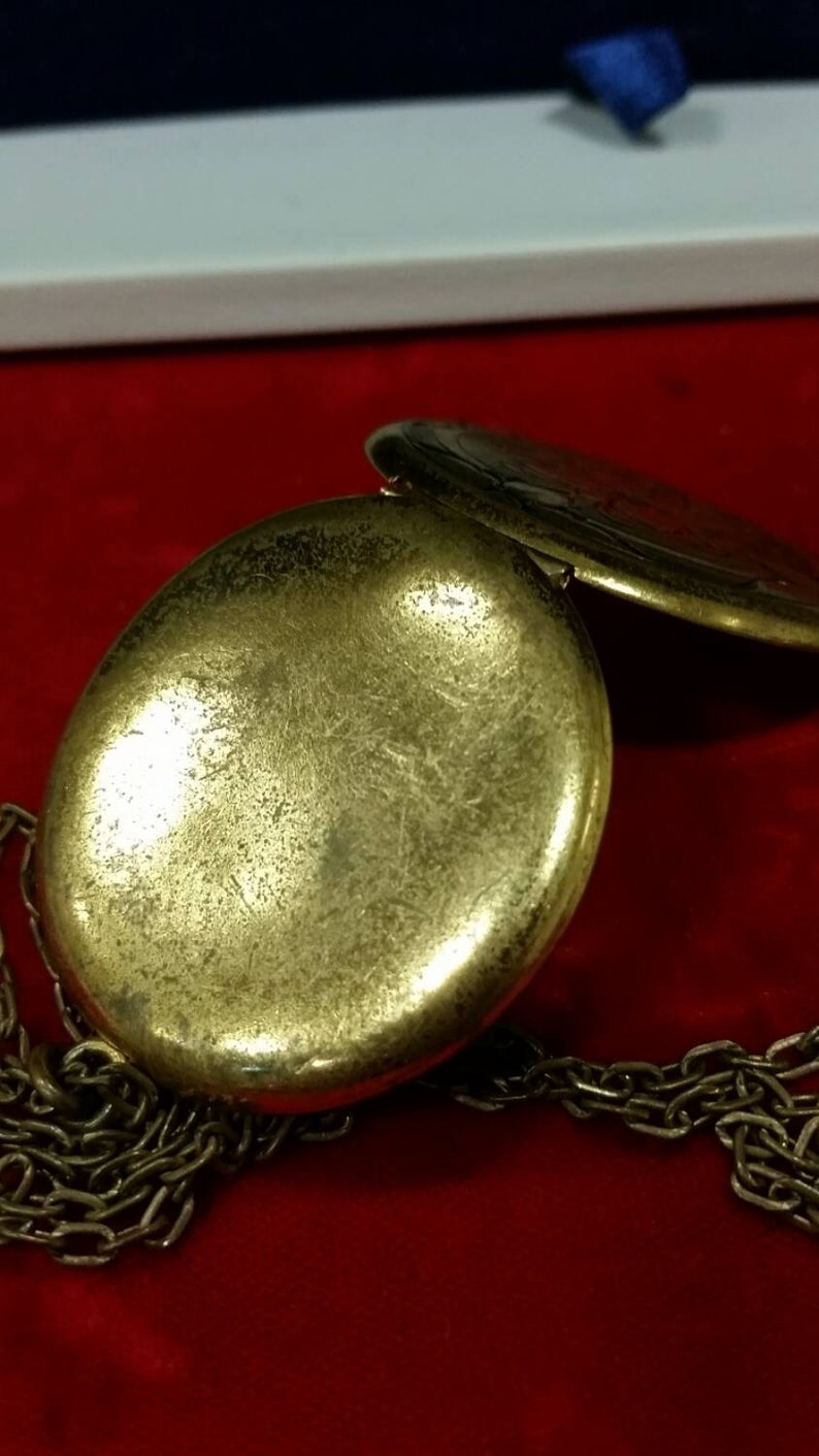 Vintage flower case large locket