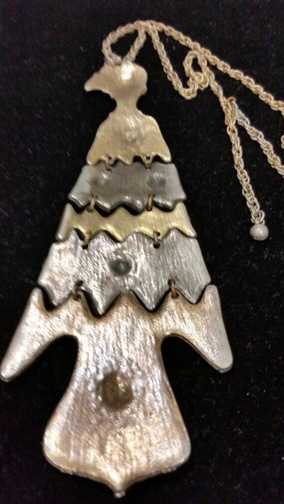 Massive thunderbird pendant and vintage chain - image 3
