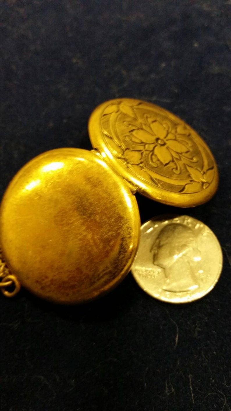 Vintage flower case large locket