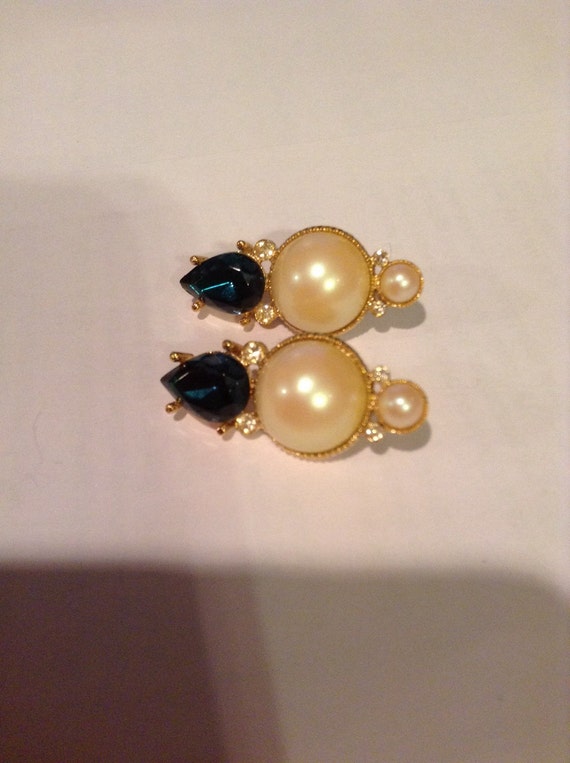 Richelieu pearl and rhinestone earrings - image 4