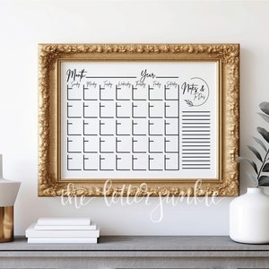 Peut inclure: Un calendrier imprimable blanc avec un cadre doré. Le calendrier comporte une section pour "Mois" et une section pour "Année". Le calendrier est divisé en jours de la semaine, avec des espaces pour écrire des rendez-vous ou des tâches. Il y a aussi une section pour "Notes et à faire".