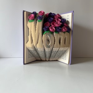 Regalo para mi mamá, Escultura de mamá, Flores de papel, Regalo para amante de los libros