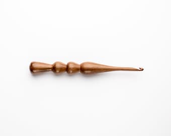 Ruffles Ergonomic Wood Crochet Hooks, sizes 1 m to 10mm