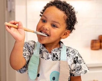 Embroidered Animal Apron for Children: Personalized Cooking & Crafts