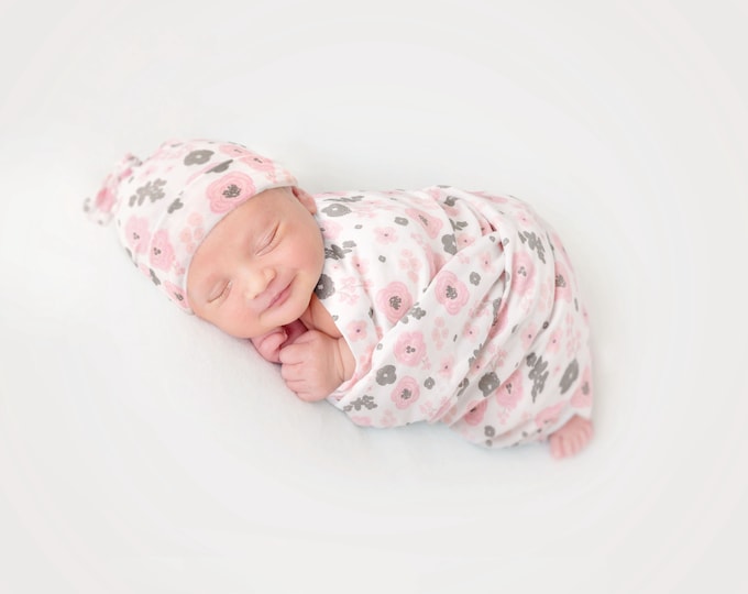 Personalized Baby Bamboo Blanket and Beanie Set: Floral Embroidery