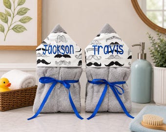 Conjunto de toalhas de banho com capuz e monograma para bebês: Toalhas de banho infantis personalizadas com bordado.