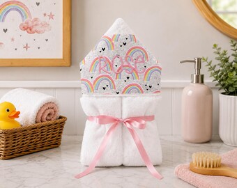 Toalla con capucha para bebé con monograma: Toalla de baño infantil bordada a medida