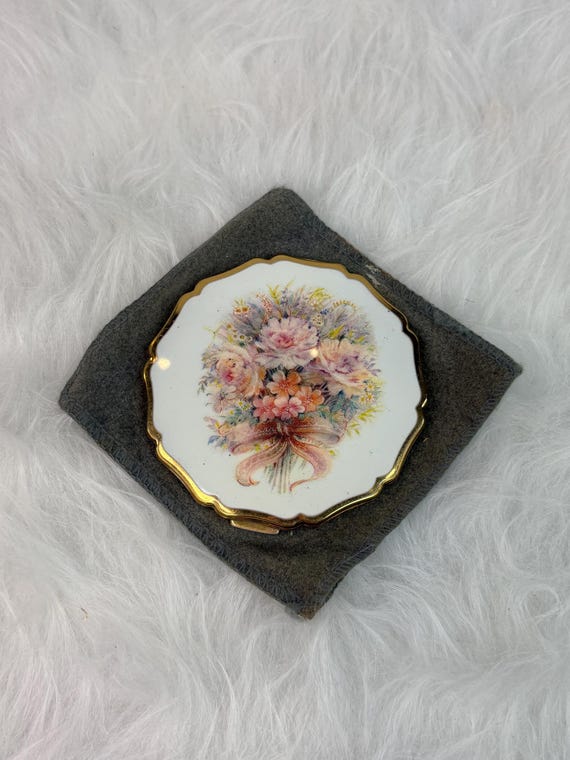 Vintage Stratton Powder Compact with Bridal Bouquet on Lid, 1960s Stratton Powder Compact