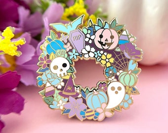 Halloween Wreath Pin, Enamel Pin, Halloween Pin, Halloween Wreath, Halloween Pastel, Halloween Gift, Pastel Gifts, Wreath Pins, Enamel Pins