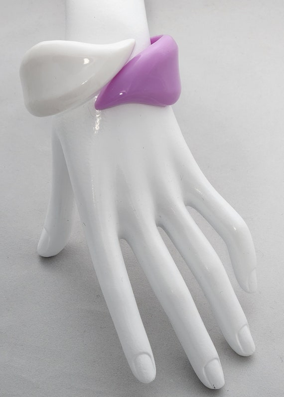 Lucite 1970s Lavender & White Hinged Vintage Clamp