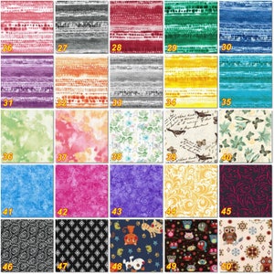 Op de afbeelding: Een verzameling stofstalen met verschillende patronen en kleuren. Ontwerpen omvatten strepen, aquareleffecten, bloemen, vogels, vlinders en geometrische vormen. Elk staal is genummerd van 26 tot 50.