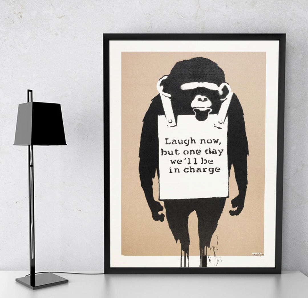 Poster Banksy "Laugh Now" - Scimmia Con Cartello - 42x59 Cm - Stampa Su Carta, Spedito In Tubo Regalo Bianco