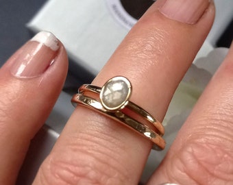 9ct Gold or 925 Silver Keepsake Memorial Ring, an Oval style minimalist ring set with cremation ashes or a loved one's hair