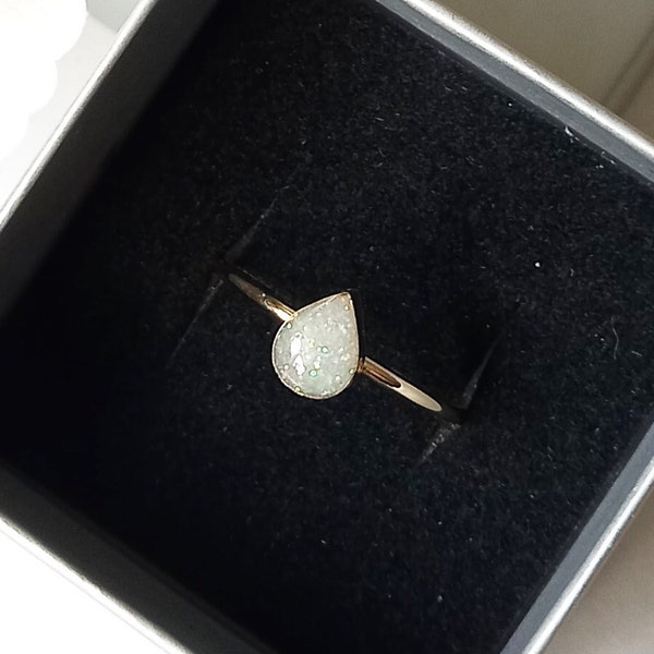 9ct Gold Cremation ashes ring, a tear drop style memorial keepsake ring in memory of loved ones and pets, ashes hair inclusions jewellery,