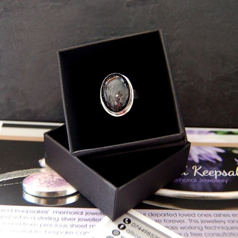 Cremation Keepsake Ring, Memorial Jewellery for loved ones, pets ashes or lock of hair, Silver Memorial Rings and Cremation Jewellery - .br Cremation Keepsake Ring, Memorial Jewellery for loved ones, pets ashes or lock of hair, Silver Memorial Rings and Cremation Jewellery - .br